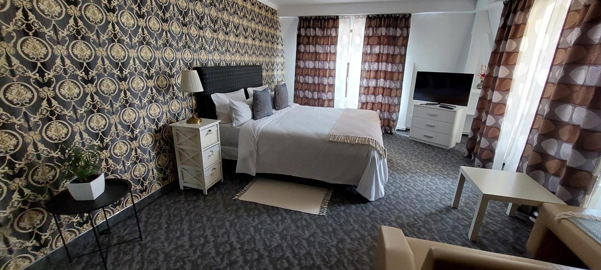 Отель Harmony House Тыргу-Жиу Экстерьер фото