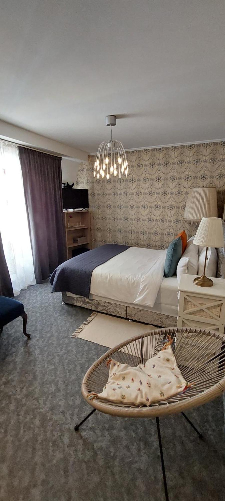 Отель Harmony House Тыргу-Жиу Экстерьер фото
